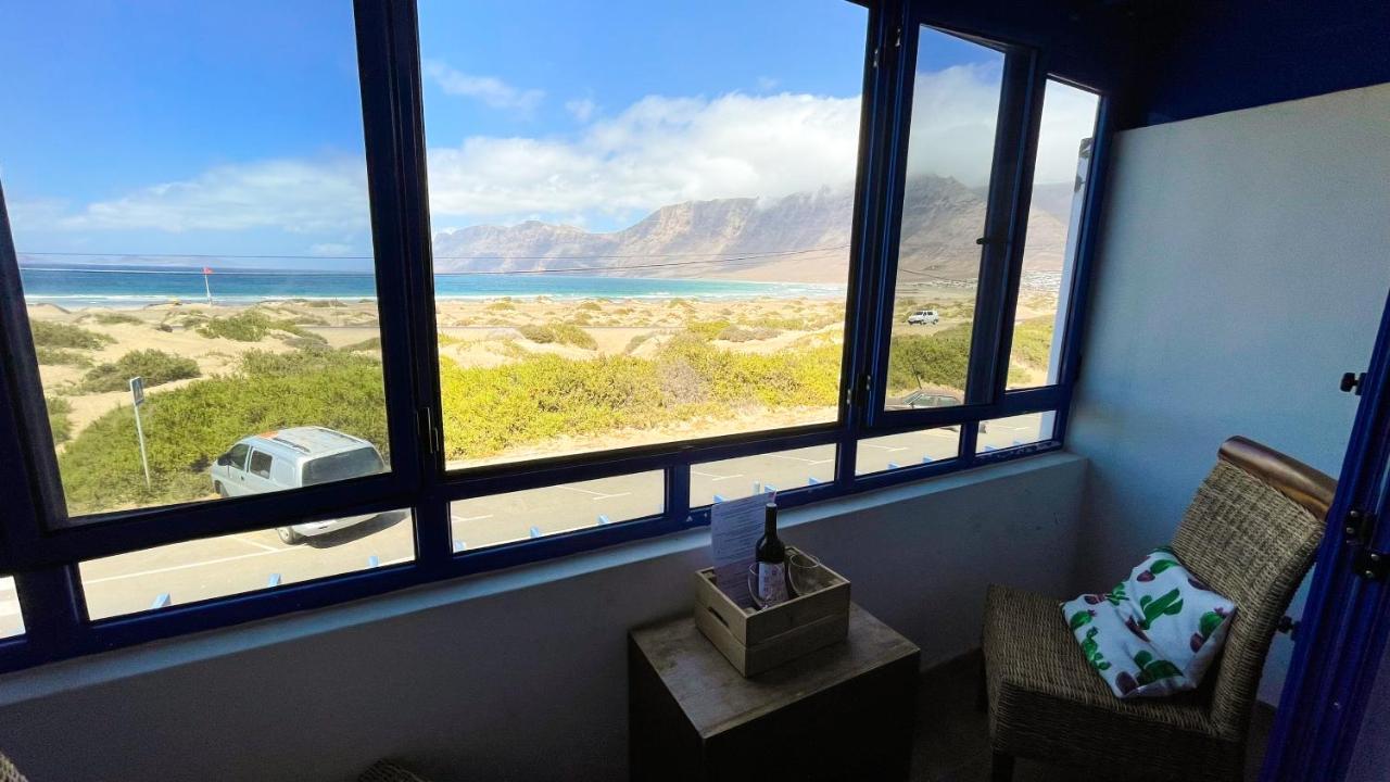 Red Star Surf & Yoga Camp Lanzarote Pansiyon Famara Dış mekan fotoğraf