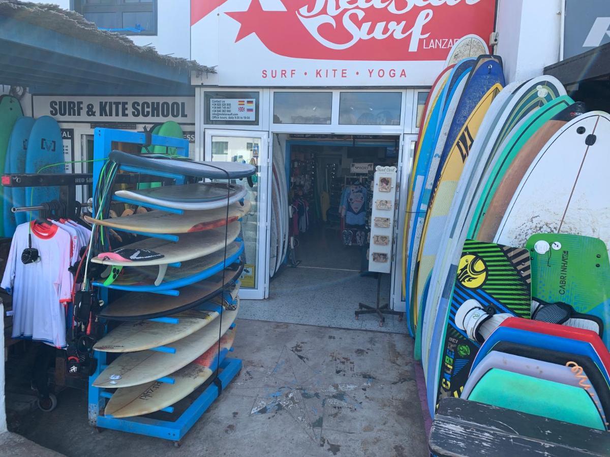 Red Star Surf & Yoga Camp Lanzarote Pansiyon Famara Dış mekan fotoğraf