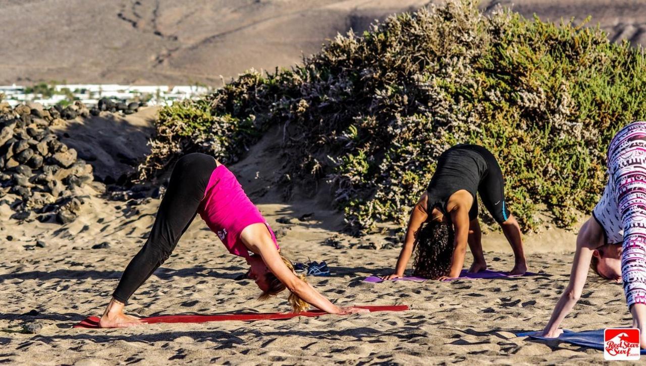 Red Star Surf & Yoga Camp Lanzarote Pansiyon Famara Dış mekan fotoğraf