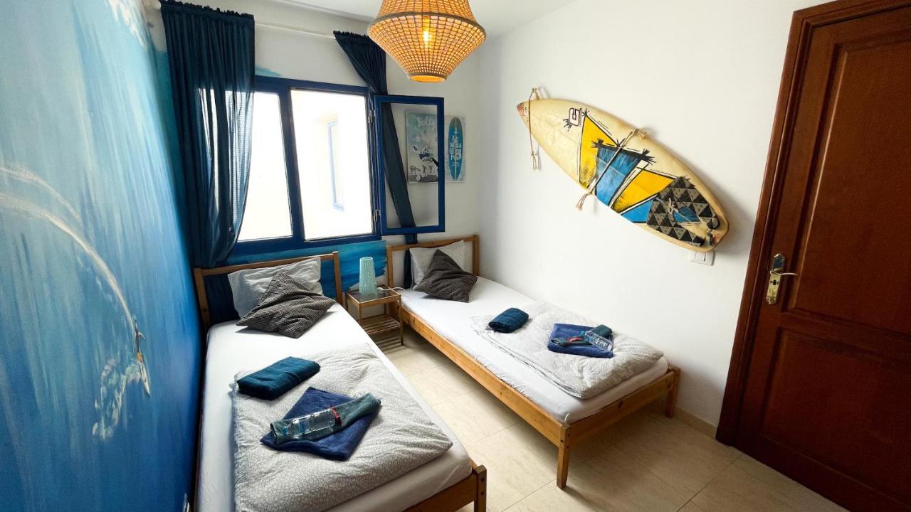 Red Star Surf & Yoga Camp Lanzarote Pansiyon Famara Dış mekan fotoğraf