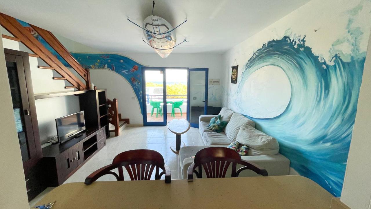 Red Star Surf & Yoga Camp Lanzarote Pansiyon Famara Dış mekan fotoğraf