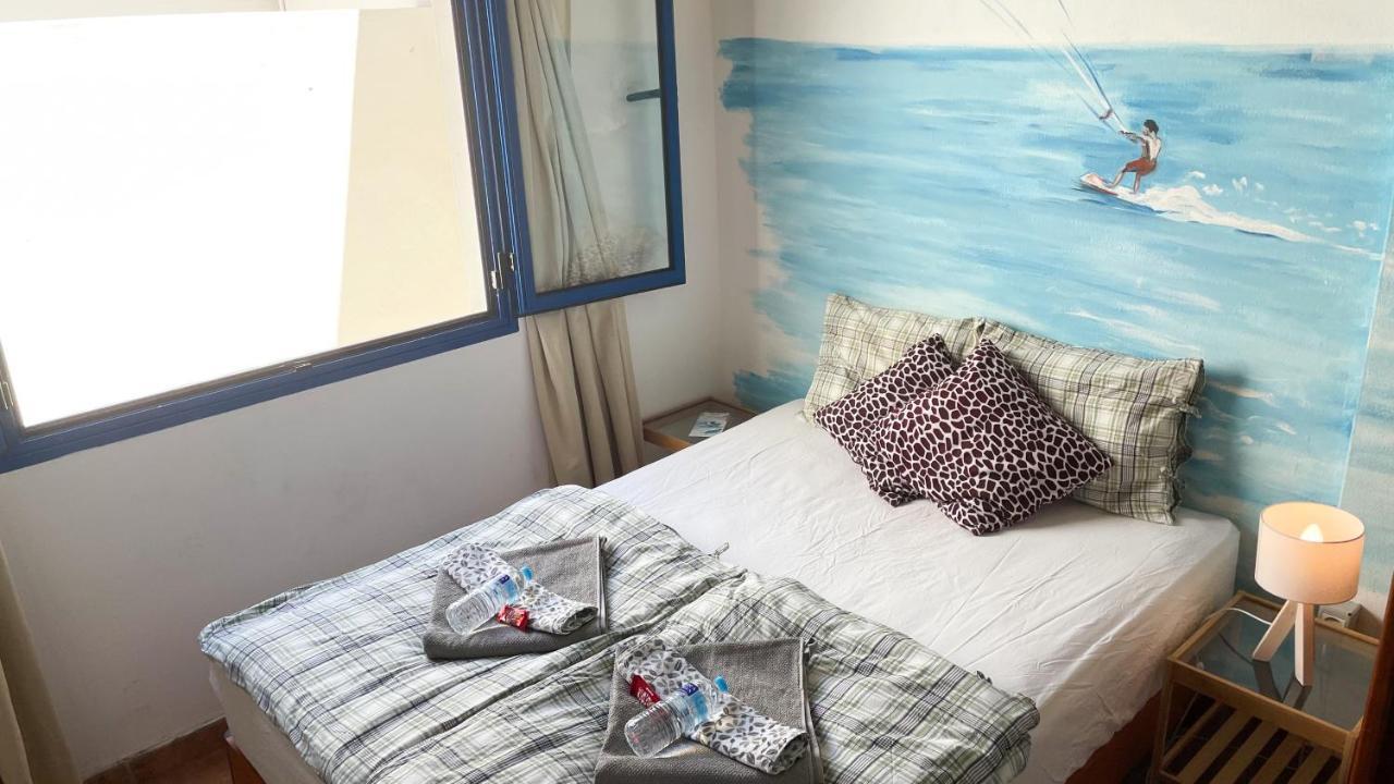 Red Star Surf & Yoga Camp Lanzarote Pansiyon Famara Dış mekan fotoğraf