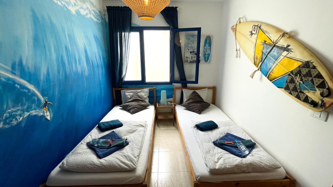 Red Star Surf & Yoga Camp Lanzarote Pansiyon Famara Dış mekan fotoğraf