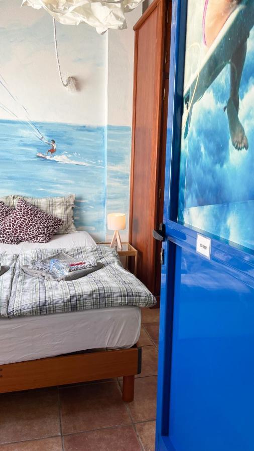 Red Star Surf & Yoga Camp Lanzarote Pansiyon Famara Dış mekan fotoğraf