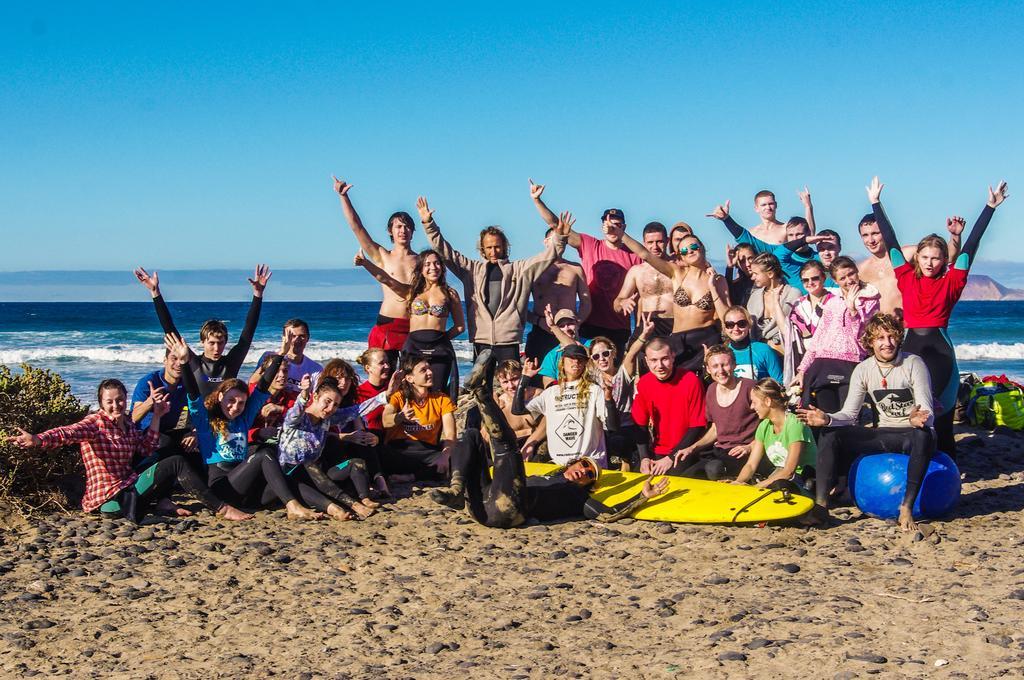 Red Star Surf & Yoga Camp Lanzarote Pansiyon Famara Dış mekan fotoğraf