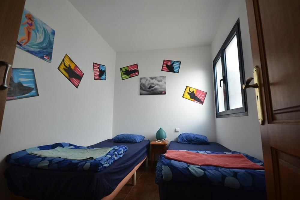 Red Star Surf & Yoga Camp Lanzarote Pansiyon Famara Dış mekan fotoğraf