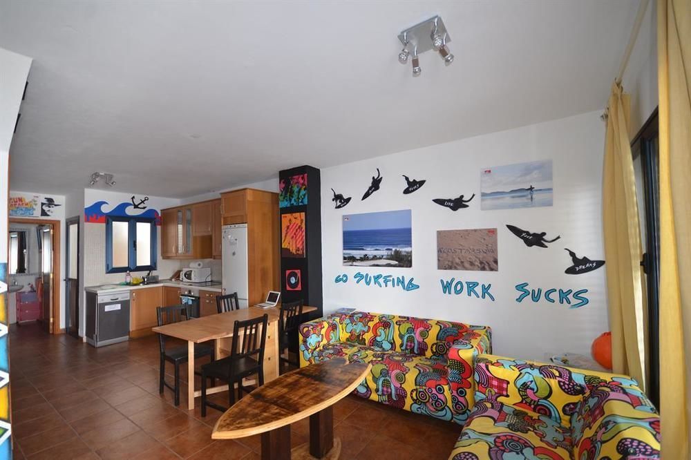 Red Star Surf & Yoga Camp Lanzarote Pansiyon Famara Dış mekan fotoğraf